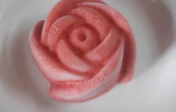 Kem dâu tây hoa hồng - không cần máy làm kem