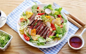 Salad ăn kèm bò bít tết