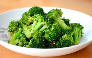 Salad bông cải xanh đơn giản