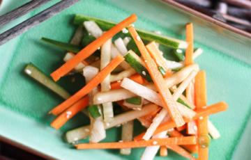 Salad cà rốt dưa leo dầu mè