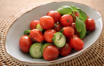 Salad dưa leo cà chua bi
