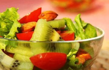 Salad kiwi hạnh nhân