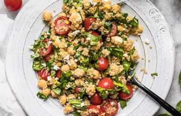 Salad rau bina hạt quinoa