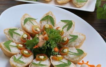 Sushi đậu hũ hình hoa