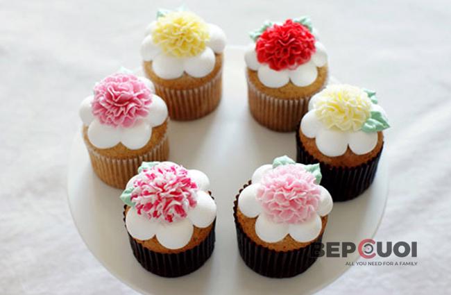 Cupcake hoa cẩm chướng