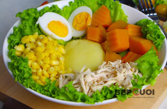 Salad gà xé khoai nghiền