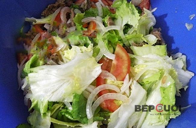 Salad xà lách thịt bò