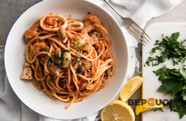 Spaghetti sốt tôm mực
