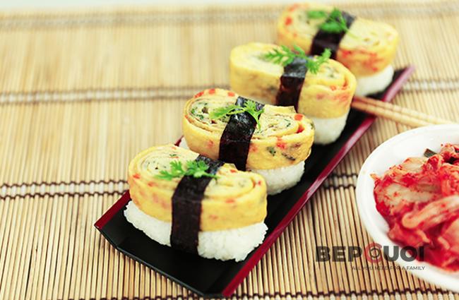 Sushi trứng cuộn rong biển