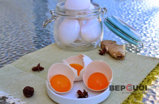 Tự làm trứng muối đơn giản tại nhà