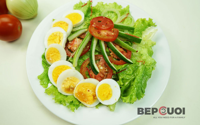 20 phút có ngay món salad rau củ trộn trứng
