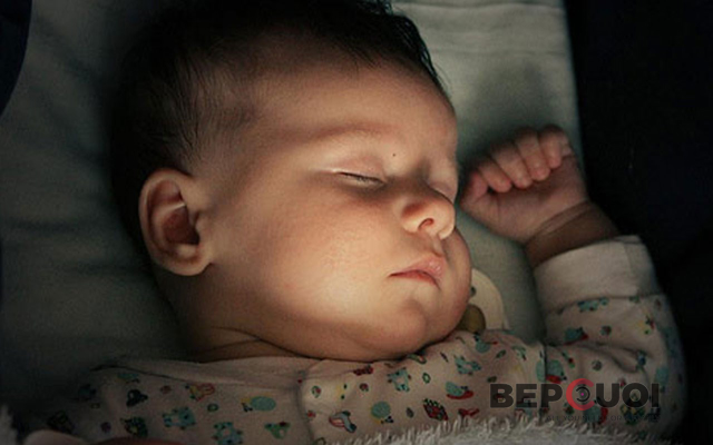 4 tác hại giật mình của đèn ngủ đối với trẻ sơ sinh