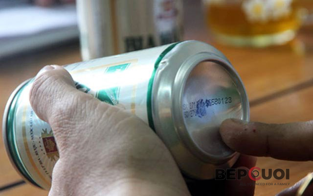8 mẹo nội trợ hữu ích với bia hết hạn