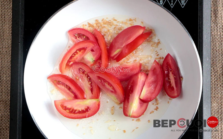 Cách làm thịt bò bằm viên phô mai sốt cà chua