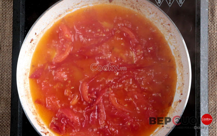 Cách làm thịt bò bằm viên phô mai sốt cà chua
