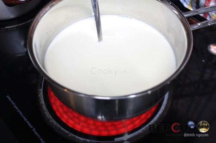Đun nóng sữa tươi và sữa đặc