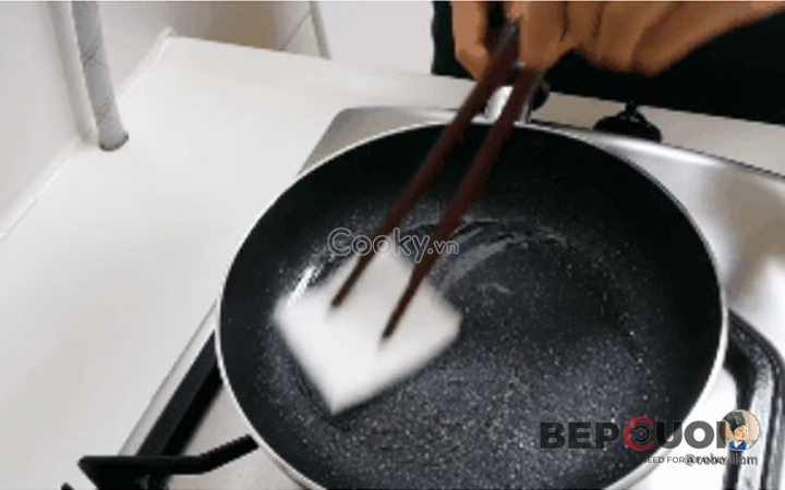 Cách làm trứng omelet phô mai