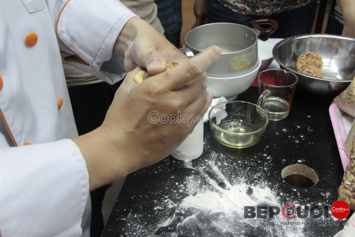 Cách làm bánh trung thu nướng thập cẩm tại nhà