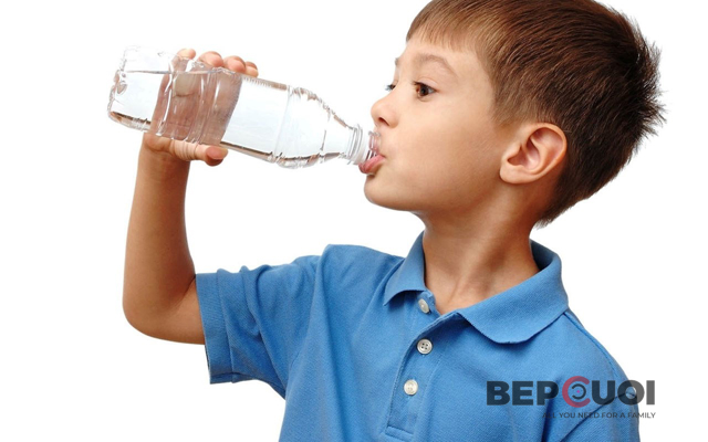Lượng nước phù hợp với trẻ trong mỗi giai đoạn