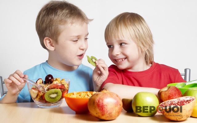 Vì sao trẻ ăn dặm cần Kẽm, Sắt và Vitamin B12?